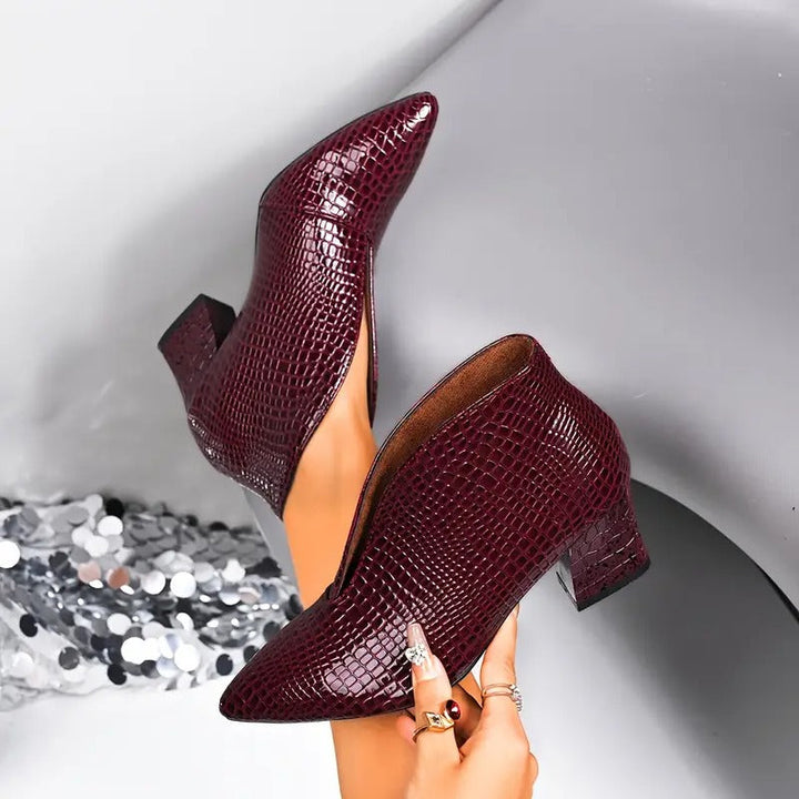 Elegantní, sexy dámské kotníkové boty s výstřihem do „V“