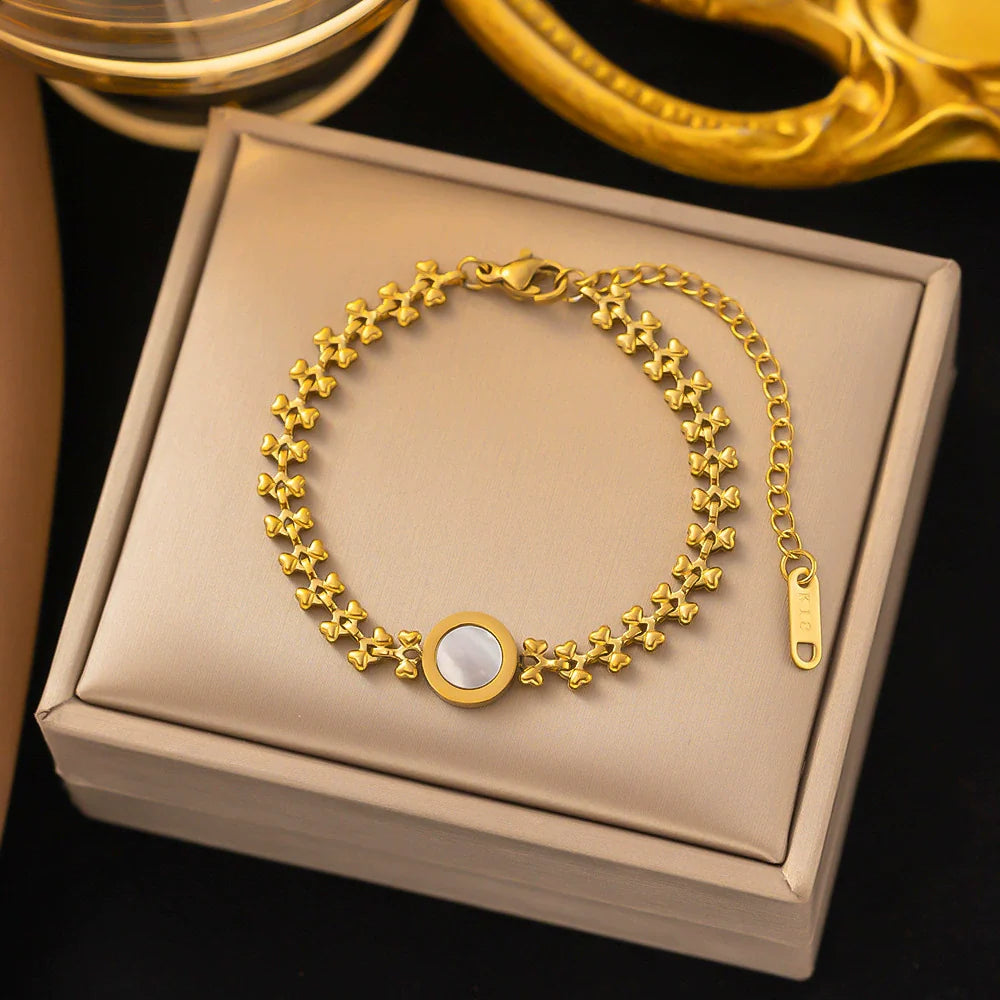 Minimalistický náramek s elegantním přívěskem