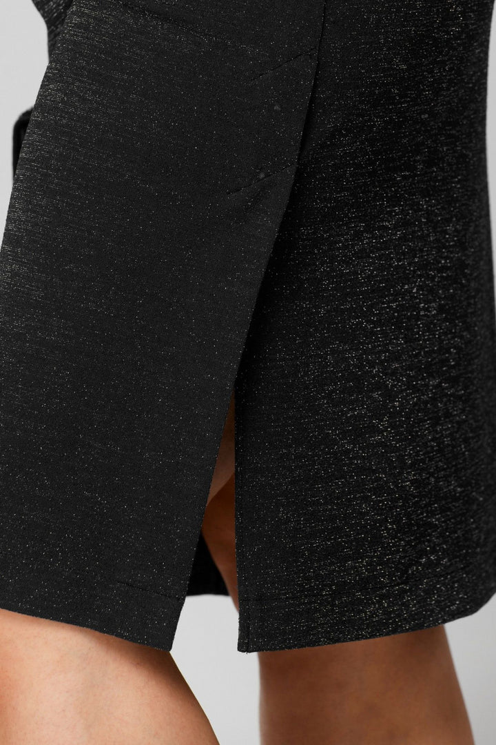 Dámské šaty v jednobarevném provedení s kulatým výstřihem